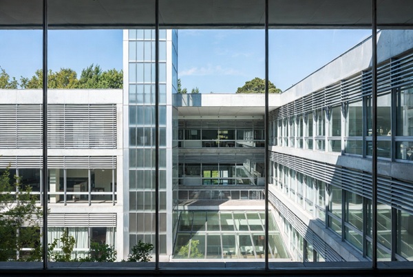 Integrating Natural Ventilation Concepts into High-Performance Structures